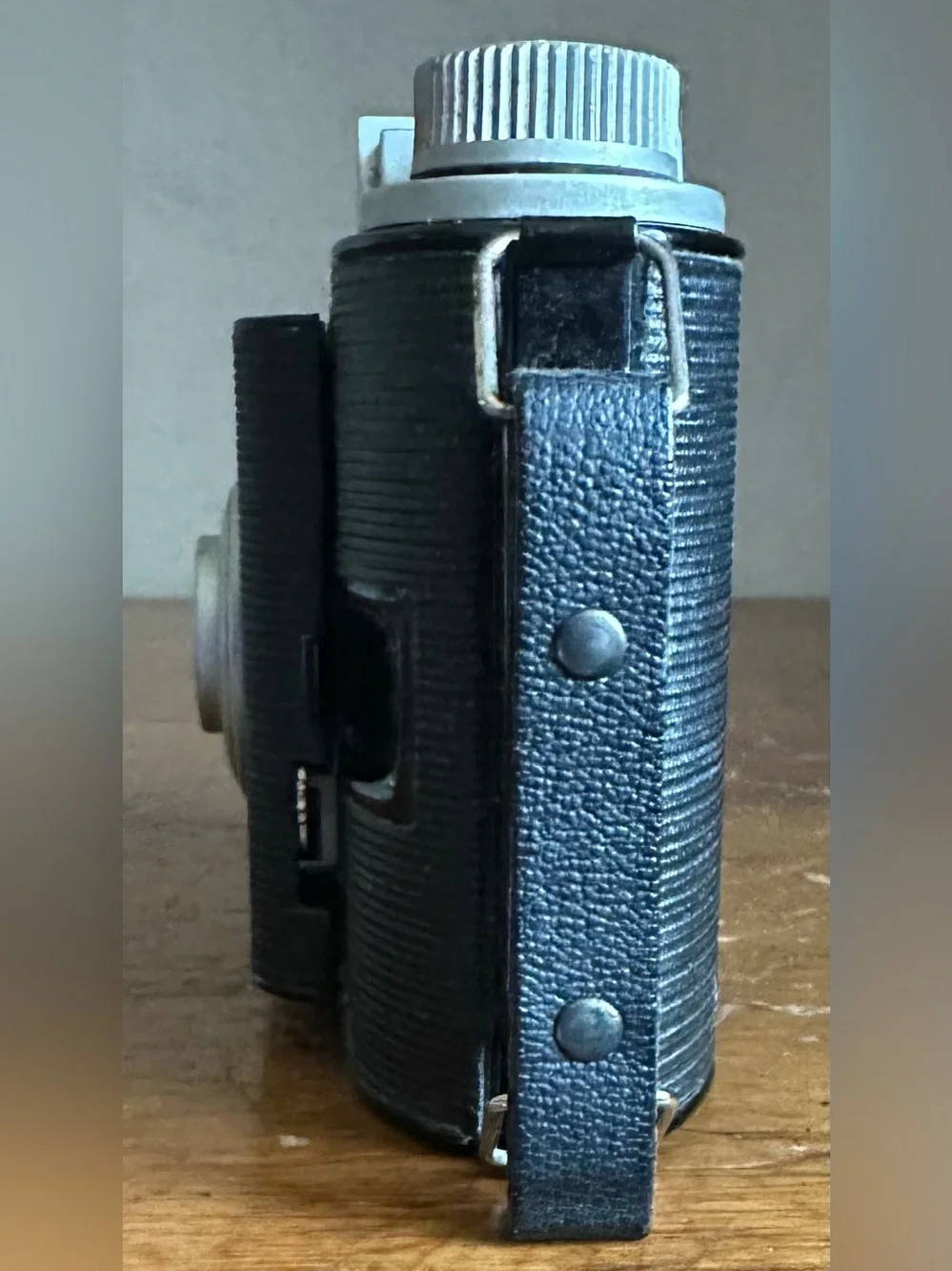 Flash Clipper Vintage Camera in Black with Brown Case